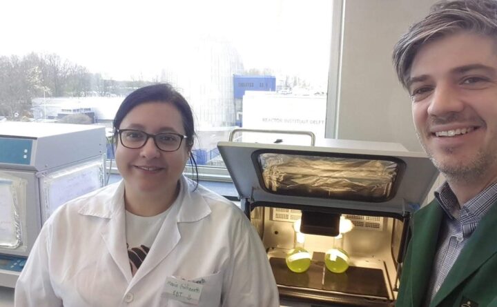 Maria Paula Giulianetti de Almeida (left) and David Weissbrodt (right) in the laboratories of the Department of Biotechnology, Faculty of Applied Sciences, at TU Delft.